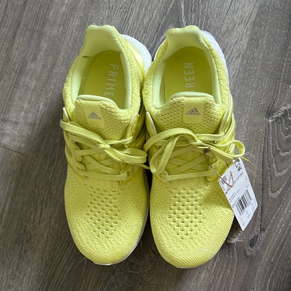 Brand New Women’s Adidas Ultra Boost Neon Yellow 5.0 Sneakers size 6.5 - Picture 4 of 13
